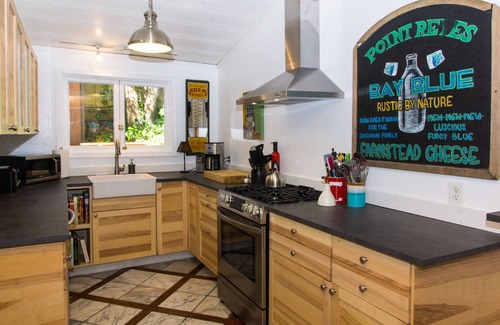 Northwood Cottage | Riverfront Cottage in Wine Country - Seasonal River Access - Dogs Stay for Free!