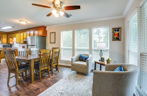 Saint Amant House | Riverfront Family Retreat w/Yard in Saint Amant