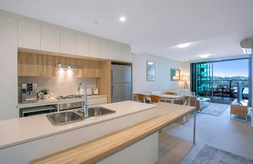 Hamilton Apartment | 'Riverfront Flow' Poolside and Portside in Hamilton