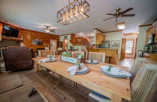 East Ellijay House | Riverfront Home w Deck & Hot Tub