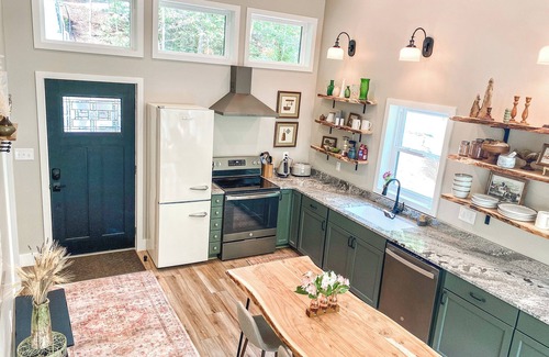 Union Mills Cabin | Riverfront Luxury Retreat in 75-Acre Forest. Hike, Kayak, and Soak