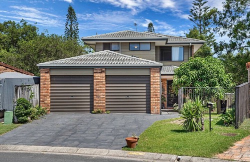Elanora House | Riverfront Oasis in Elanora