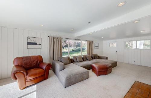 Salyer House | Riverfront Oasis