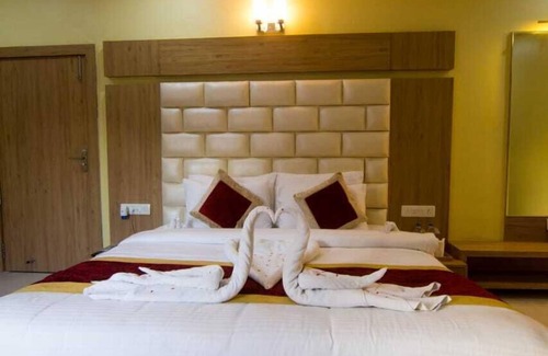 Chitrakoot Hotel | Riverfront Resort
