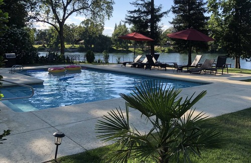 Cascade House | Riverhouse Sanctuary on the Sacramento River — Spa, Pool & Privacy - Sleeps 10
