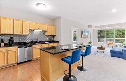West Seventh Apartment | RiverNest 2BR | 2 Queens+ Xcel Arena +Free Parking