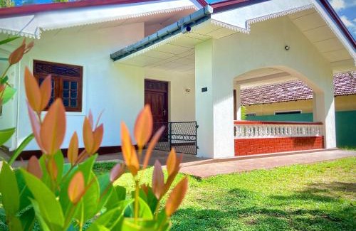 Gintota Villa | Rivers Edge Villa Galle