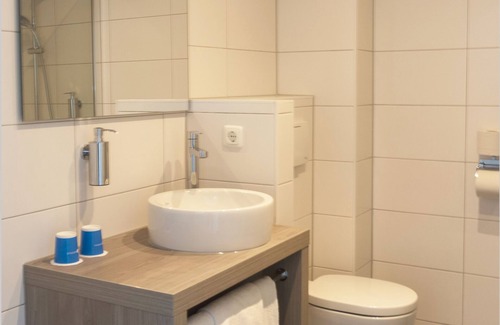 Ooij Hotel | Riverside Adventure Hub: Hike, Bike, Relax and Explore Vibrant Nijmegen Easily