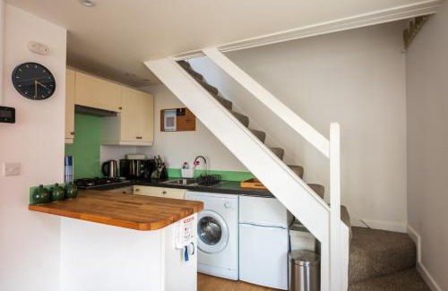 Solva Apartment | Riverside Bothy In Heart of Scenic Harbour Village