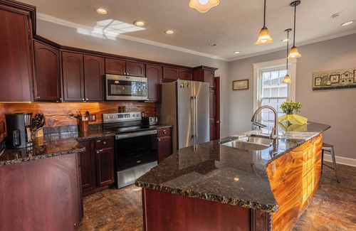 Norfolk House | Riverside Cabin Home near Downtown Norfolk