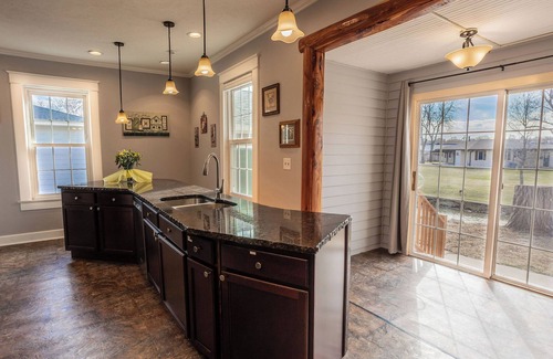 Norfolk House | Riverside Cabin Home near Downtown Norfolk