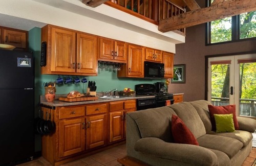 Confluence Ski Chalet | Riverside Chalet, Near Bike Trail, Hiking, Rafting, Fallingwater and mountains