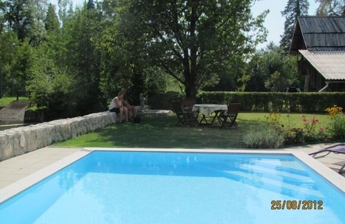Preddvor Ski Chalet | RIVERSIDE CHALET WITH POOL, GREAT LOCATION FOR ATTRACTIONS AND RELAX