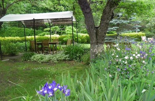 Herisson Cottage | Riverside Cottage: Garden, Fireplace, Family Friendly - Hérisson, France