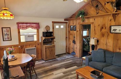 Franklin Cottage | Riverside cottage on the water - private and pet friendly!