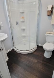 Grand Forks Hotel | Riverside Court RV and Cabins