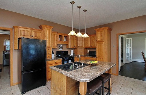 Teeds Grove House | Riverside cozy 4-bedroom house in charming Sabula with WiFi, AC