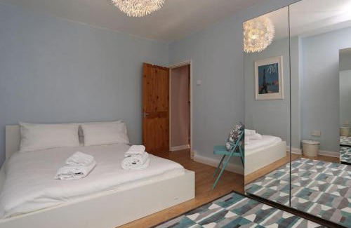 Greenwich West Apartment | Riverside Cutty Sark 2BD Retreat