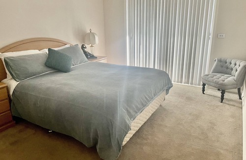 Emu Plains Villa | Riverside Gardens, pet friendly