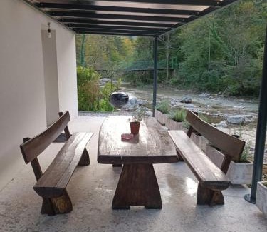 Ig House | Riverside Guesthouse