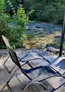 Ig House | Riverside Guesthouse