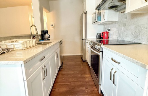 Sunnyside House | Riverside Haven:Private Room Steps from Bow River