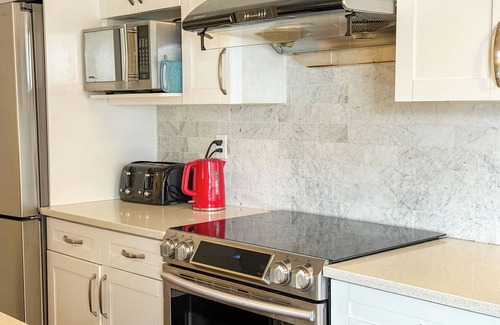 Sunnyside House | Riverside Haven:Private Room Steps from Bow River