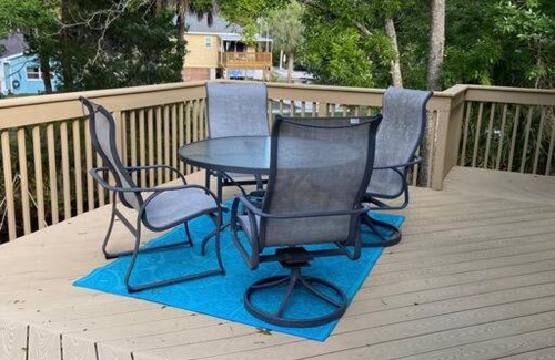 Weeki Wachee Gardens House | Riverside house 6-kayaks manatees bikes fire pit