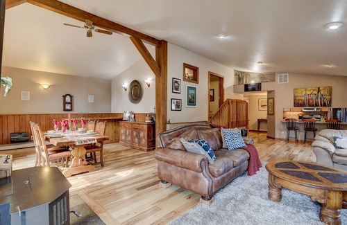 Lyons Cabin | Riverside Lodge - Relaxation in a Historic Setting