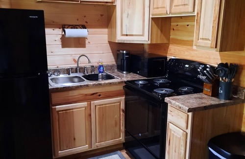 Corinne Cabin | Riverside log cabin in WV- 5 min from Pinnacle Creek Connector