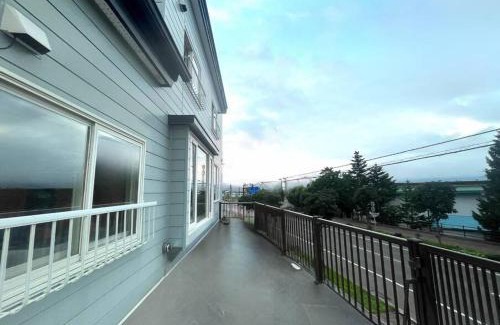 Yoichi House | Riverside Moire - spacious & sunny