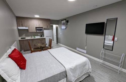 Medicine Hat Hotel | Riverside Motel & Suites