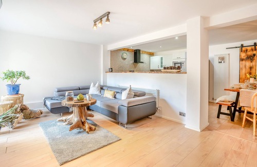 Riverside Apartment | Riverside Retreat - Cardiff
