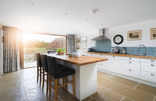 Westleigh Apartment | Riverside Retreat - Luxury Cottages