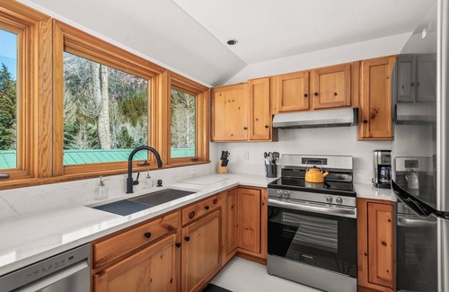 Redstone House | Riverside Retreat | Redstone’s Refined Hideaway