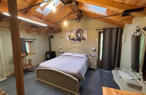 Pontboset House | Riverside room Pierre