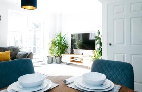 Shefford Bed & Breakfast | Riverside Stays, Modern House Stays, Shefford, Bedfordshire