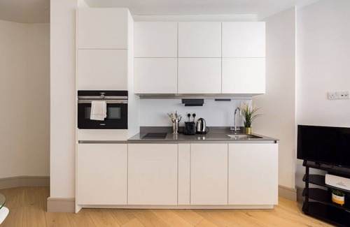 Grove Apartment | Riverside Studio Flat in Kingston