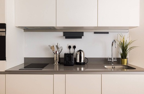 Grove Apartment | Riverside Studio Flat in Kingston