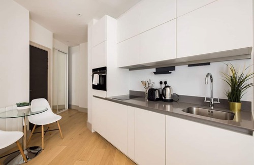 Grove Apartment | Riverside Studio Flat in Kingston