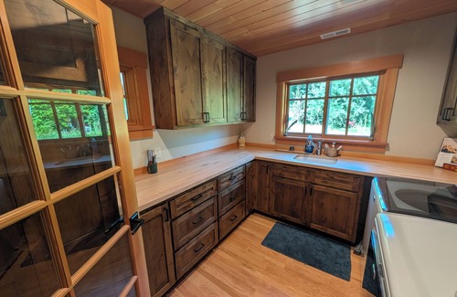 Vida House | RiverSong Main: 3br 2ba River Access, Rock Pool, Creek View, Nature Life