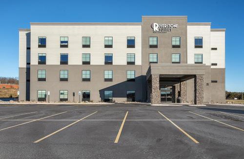Chippewa Falls Hotel | Riverstone Suites by Cobblestone Hotels - Chippewa Falls