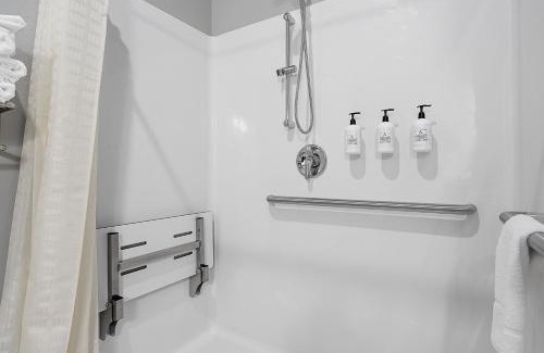 Chippewa Falls Hotel | Riverstone Suites by Cobblestone Hotels - Chippewa Falls