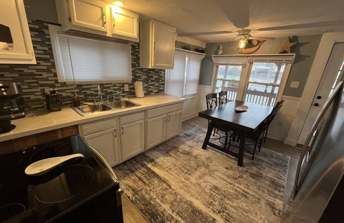 Coal Run Cabin | Riverview Cabin located on waterfront. Pet Friendly! Fishing, relaxing, and fun!