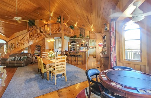 Astor Cabin | Riverview- Log Cabin- Special pricing August!/September BOOK NOW!