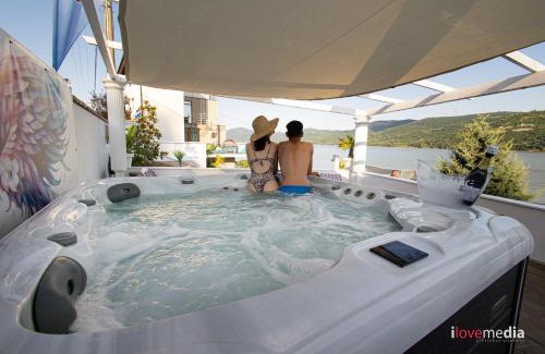 Eselnita House | Riviera 990 - Resort & Restaurant