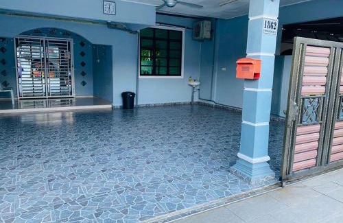 Kampung Jaya House | Rizqi Homestay