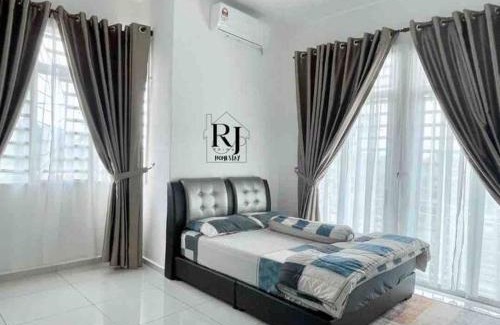 Kampung Gong Badak House | RJ Prima (UMT, UniSZA, Spacious, Beach + Netflix)