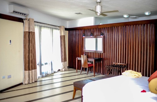 Monrovia Hotel | Rlj Kendeja Resort and Villas