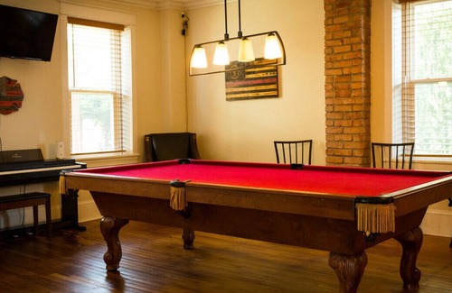 Halfway House | Rm"B" Charming Victorian Home HALFWAY, MD